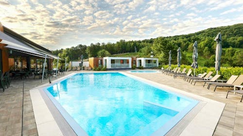 Camping Plitvice - Proljeće u prirodi za obitelji, Smoljanac, Plitvička jezera, Hrvatska - 319 EUR - 2x noćenje u Premium mobilnim kućicama za 4 osobe, Doručak od svježih, lokalnih namirnica