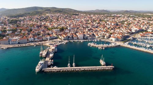 SeeSea Hotel - Obiteljski lipanjski odmor u Vodicama, Vodice, Dalmacija, Hrvatska - 1.288 EUR - 7x noćenje u dvokrevetnoj sobi (pogled park) za 2 osobe (1 dijete do 2,99 godina i 1 dijete do 12,99 godina besplatno), Polupansion