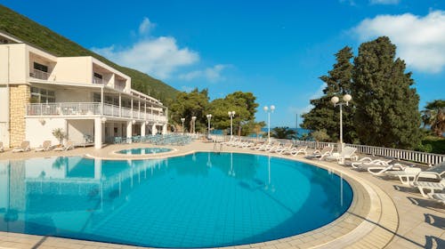 Hotel Faraon - All inclusive lipanjski odmor u Dalmaciji, Trpanj, Dalmacija, Hrvatska - 405 EUR - 3x noćenje u dvokrevetnoj Comfort sobi s balkonom (pogled more) za 2 osobe (dijete do 11,99 godina besplatno), All inclusive s uključenim pićem uz obroke
