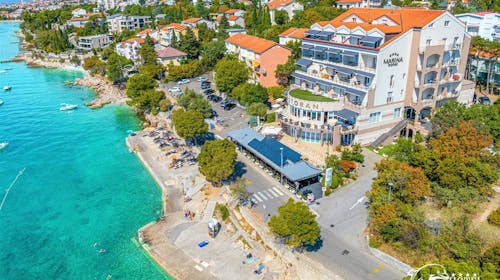 Hotel Marina - Last minute odmor uz more u Selcu, Selce, Hrvatska - 298 EUR - 2x noćenje u dvokrevetnoj sobi (park strana) za 2 osobe (1 dijete do 6,99 godina besplatno), Bogati buffet doručak