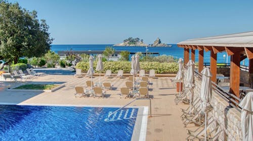 Hotel Palas Petrovac - Jesen u Petrovcu, Petrovac, Crna Gora - 249 EUR - 2x noćenje u Standard dvokrevetnoj sobi za 2 osobe, Polupansion (buffet doručak i večera)
