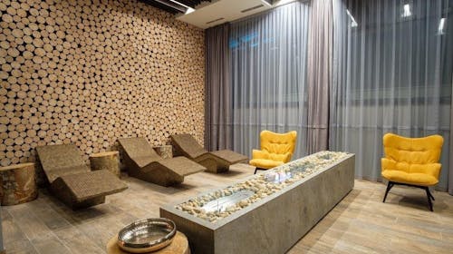 Hotel Hills Spa & Thermal Resort - Proljeće i početak ljeta - Wellness i zabava, Sarajevo, Bosna i Hercegovina - 216 EUR - 2x noćenje u dvokrevetnoj Deluxe sobi za 2 osobe (1 dijete do 6 godina i 1 dijete do 12 godina besplatno), Doručak