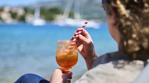 Aminess Vival Port9 Resort - Obiteljski kraj ljeta na Korčuli, Korčula, Dalmacija, Hrvatska - 206 EUR - 2x noćenje u dvokrevetnoj Superior sobi s balkonom strana park za 2 osobe (1 dijete do 9,99 godina besplatno), Polupansion