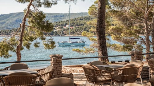 Aminess Younique Senses Resort - Obiteljski kraj ljeta sa all inclusive light na Hvaru, Vrboska, otok Hvar, Hrvatska - 270 EUR - 2x noćenje u dvokrevetnoj Superior sobi s balkonom za 2 osobe (1 dijete do 9,99 godina besplatno), All inclusive light