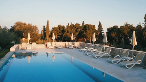 Aminess Vival Velaris Resort - Obiteljsko ljeto na Braču, Supetar, otok Brač, Dalmacija, Hrvatska - 847 EUR - 4x noćenje u dvokrevetnoj Superior sobi s balkonom (pogled park) za 2 osobe (1 dijete do 9,99 godina besplatno), Polupansion