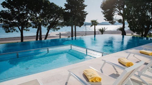 Ilirija Resort - Hotel Adriatic - Ljeto u Biogradu - Posebna akcijska cijena, Biograd na Moru, Dalmacija, Hrvatska - 949 EUR - 5x noćenje u dvokrevetnoj Comfort sobi za 2 osobe (1 dijete do 7 godina besplatno), Polupansion