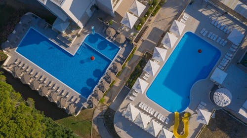 Family Hotel Adria - Obiteljsko all inclusive ljeto u Dalmaciji, Biograd na Moru, Dalmacija, Hrvatska - 854 EUR - 3x noćenje u dvokrevetnoj Comfort sobi s balkonom i pomoćnim ležajem za 2 osobe (1 dijete do 11,99 godina i dijete do 2,99 godina besplatno), All inclusive