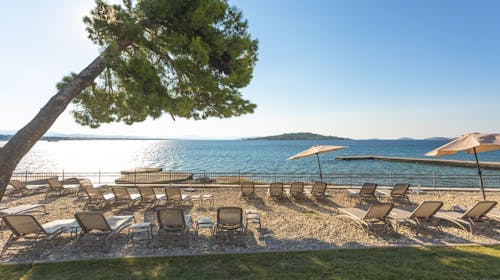 Villas Arausana & Antonina - Ljeto uz more, Vodice, Dalmacija, Hrvatska - 593 EUR - 3x noćenje u dvokrevetnoj sobi s balkonom (morska strana) za 2 osobe (1 dijete do 11,99 godina i 2. dijete do 2,99 godina besplatno), Polupansion