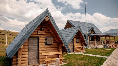 Etno selo ,,Pivska Vila'' - Tradicionalni odmor u prirodi, Nedajno, Crna Gora - 59 EUR - 1x noćenje u dvokrevetnom bungalovu za 2 osobe (1 dijete do 7 godina besplatno), Doručak