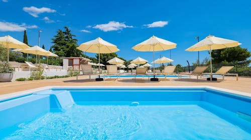 Apartmani Medena - Last minute ljeto s polupansionom u Trogiru za 4 osobe, Donji Seget, Trogir, Dalmacija, Hrvatska - 699 EUR - 3x noćenje u Superior apartmanu B (4+1) za 4 odrasle osobe (1 dijete do 11,99 godina besplatno), Polupansion