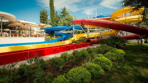 Hotel Garden Istra Plava Laguna - Obiteljsko ljeto u Istri u renoviranom hotelu, Umag, Istra, Hrvatska - 524 EUR - 2x noćenje u Classic sobi s balkonom (pogled park) za 2 osobe (1 dijete do 11,99 godina i 1 dijete do 2,99 godina besplatno), Polupansion