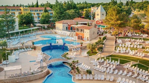 Residence Garden Istra Plava Laguna - Obiteljsko ljeto u Istri, Umag, Istra, Hrvatska - 1.482 EUR - 5x noćenje u Classic sobi s balkonom (pogled park) za 2 osobe (1 dijete do 11,99 godina besplatno), Polupansion