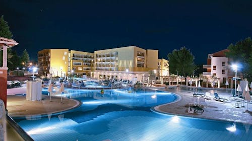 Residence Garden Istra Plava Laguna - Obiteljski odmor u Istri, Umag, Istra, Hrvatska - 409 EUR - 3x noćenje u Classic sobi s balkonom (pogled park) za 2 osobe (1 dijete do 11,99 godina besplatno), Polupansion