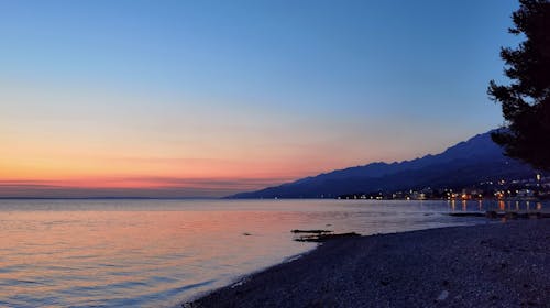 Hotel Riviera - Bijeg u srce prirode i jadranske obale, Starigrad, Paklenica, Dalmacija, Hrvatska - 650 EUR - 5x noćenje u četverokrevetnoj sobi za do 4 osobe (4 odrasle osobe ili 2 odrasle i 2 djece besplatno), Doručak