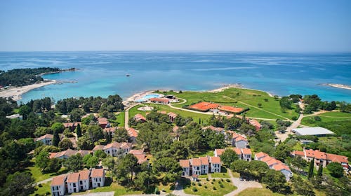 Apartmani Polynesia Plava Laguna - Kraj ljeta u Istri, Umag, Istra, Hrvatska - 159 EUR - 3x noćenje u Studio Economy apartmanu 2+1 strana park za 3 osobe, Korištenje vanjskog bazena za odrasle i bazena za djecu