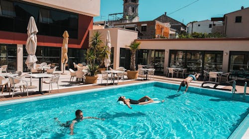 Hotel Borovnik - Ljeto u Dalmaciji - Economy soba, Tisno, otok Murter, Dalmacija, Hrvatska - 549 EUR - 3x noćenje u dvokrevetnoj Economy sobi za 2 osobe, Polupansion
