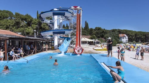 Ilirija Resort - Hotel Kornati - Obiteljsko ljeto u Biogradu s punim pansionom - Posebna akcija, Biograd na Moru, Dalmacija, Hrvatska - 1.689 EUR - 7x noćenje u dvokrevetnoj Comfort plus sobi za 2 osobe (1 dijete do 12 godina i 1 dijete do 7 godina besplatno), Puni pansion