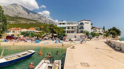 Villa Marello - Obiteljsko ljeto na Makarskoj rivijeri, Promajna, Makarska rivijera, Dalmacija, Hrvatska - 666 EUR - 3x noćenje u dvokrevetnoj Deluxe sobi za 2 osobe (1 dijete do 14 godina besplatno), Buffet doručak