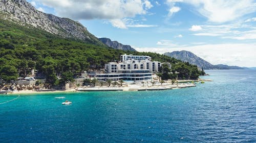 Morenia All Inclusive Resort - All inclusive ljeto s animacijom, Podaca, Makarska rivijera, Dalmacija, Hrvatska - 1.400 EUR - 7x noćenje u Standard sobi s balkonom (strana more) za 2 osobe (1 dijete do 7,99 godina u krevetu s roditeljima besplatno), All inclusive