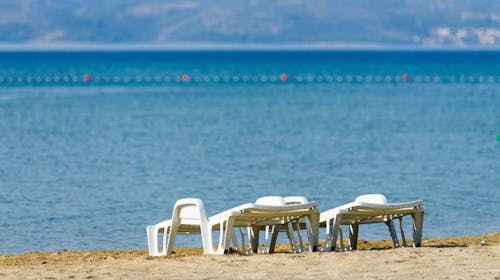 Kamp Almissa - Ljeto u Dalmaciji - Mobilna kućica Adria Superior - Posebna akcijska ponuda, Omiš, Dalmacija, Hrvatska - 603 EUR - 3x noćenje u mobilnoj kućici Adria Superior 4+1 (C2 zona, zadnji red) za do 5 osoba (4 odrasle osobe i 1 dijete do 11,99 godina), Jednokratno korištenje posteljine i ručnika