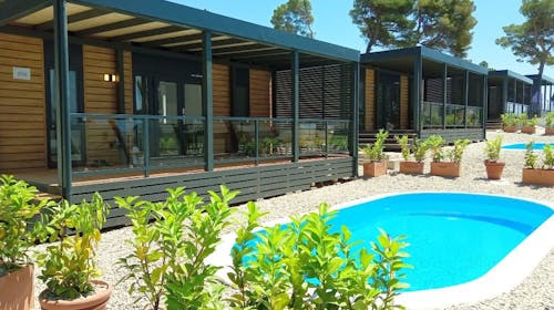Park Villas by Morenia - Najam Deluxe kamping vile s privatnim bazenom, Podaca, Makarska rivijera, Dalmacija, Hrvatska - 978 EUR - 2x noćenje u kamping vili s privatnim grijanim bazenom za do 4 osobe, Korištenje hotelskih grijanih vanjskih bazena