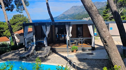 Park Villas by Morenia - Najam Deluxe kamping vile s privatnim bazenom, Podaca, Makarska rivijera, Dalmacija, Hrvatska - 2.700 EUR - 5x noćenje u kamping vili s privatnim grijanim bazenom za do 6 osoba (max. 4 odrasle osobe i 2 djece do 11,99 godina), Korištenje hotelskih grijanih vanjskih bazena