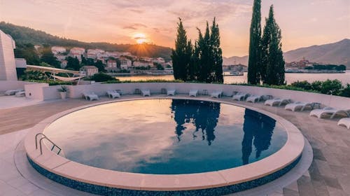 Aminess Liburna Hotel - Obiteljska jesen na Korčuli, Korčula, Dalmacija, Hrvatska - 268 EUR - 2x noćenje u dvokrevetnoj Superior sobi s balkonom za 2 osobe (1 dijete do 9,99 godina besplatno), Polupansion