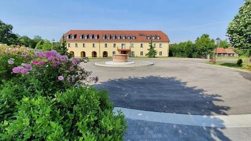 Hotel Dvorac Jurjevec - Ljetni odmor u raskošnom stilu Dvorca Jurjevec, Brežane Lekeničke, Hrvatska - 175 EUR - 1x noćenje u dvokrevetnoj Standard sobi za 2 osobe, Doručak