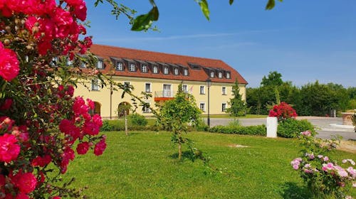 Hotel Dvorac Jurjevec - Ljetni odmor u raskošnom stilu Dvorca Jurjevec, Brežane Lekeničke, Hrvatska - 499 EUR - 3x noćenje u dvokrevetnoj Standard sobi za 2 osobe, Doručak