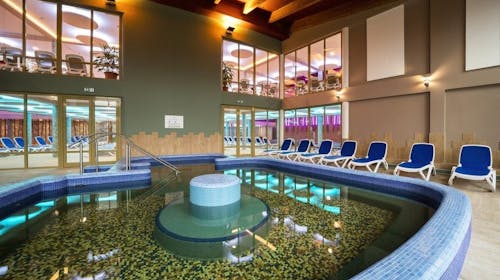 Karos Spa Hotel - Wellness vikend odmor, Zalakaros, Mađarska - 306 EUR - 2x noćenje u prostranoj Spa Superior sobi za 2 osobe, Polupansion (bogati buffet doručak i buffet večera) u restoranu Eden