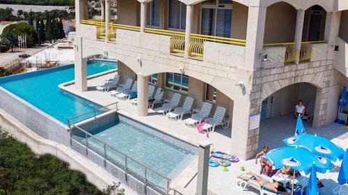 Hotel Stella - Ljetni odmor u Neumu, Neum, Bosna i Hercegovina - 537 EUR - 5x noćenje u Comfort sobi s balkonom i pogledom na more za 2 osobe, Polupansion
