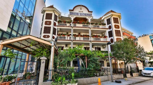 Villa Dvor Kornić - Jesen u Budvi, Budva, Crna Gora - 184,75 EUR - 3x noćenje u dvokrevetnoj Standard sobi za 2 osobe, Doručak