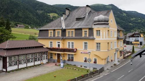 Hotel Villa Huber - Miran odmor okružen alpskom prirodom i jezerima, Afritz, Austrija - 880 EUR - 5x noćenje u Standard trokrevetnoj sobi za 3 osobe, Buffet doručak
