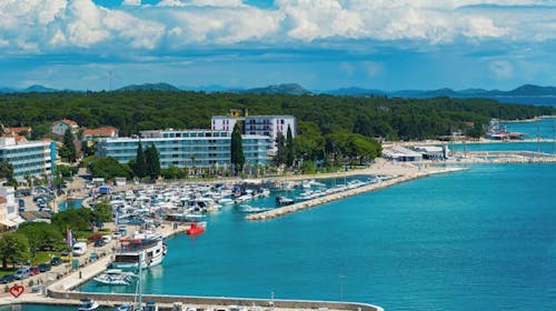 Ilirija Resort - Hotel Ilirija - VIP premium odmor u kolovozu s punim pansionom u Biogradu - Posebna akcija, Biograd na Moru, Dalmacija, Hrvatska - 1.909 EUR - 7x noćenje u dvokrevetnoj Premium Club sobi za 2 osobe (1 dijete do 12 godina i 1 dijete do 7 godina besplatno), Puni pansion