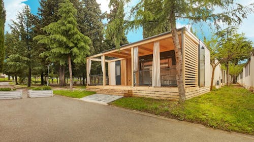 Adria Ankaran - Premium mobilna kućica - Jesen uz more, Ankaran, Slovenija - 198 EUR - 2x noćenje u Premium mobilnoj kućici za do 4 osobe, Korištenje unutarnjeg bazenskog kompleksa s grijanom morskom vodom