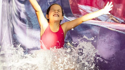 Amadria Park Hotel Jakov - Bogati paket zabave s uključenim ulazom u Aquapark, Šibenik, Dalmacija, Hrvatska - 618 EUR - 2x noćenje u obiteljskoj sobi pogled dvorište/park s francuskim balkonom za 2 osobe (1 dijete do 11,99 godina besplatno), Polupansion