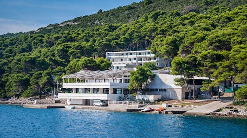 Hotel Lavanda - Ljetni odmor na Dugom otoku, Božava, Dalmacija, Hrvatska - 381 EUR - 3x noćenje u Standard sobi s pogledom na more i balkonom za 2 osobe, Polupansion (buffet doručak i večera)