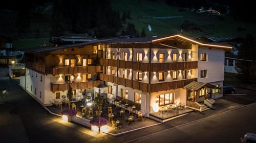 First mountain hotel Ötztal - Odmor udvoje, Längenfeld, Austrija - 389 EUR - 2x noćenje u dvokrevetnoj sobi s balkonom za 2 osobe, All inclusive