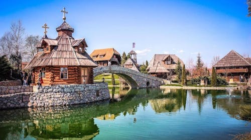 Etno Selo Stanišići - Čarobni odmor u prirodi, Bijeljina, Bosna i Hercegovina - 94 EUR - 1x noćenje u Hotelu Pirg ili Ras (ovisno o raspoloživosti) za 2 osobe, Doručak