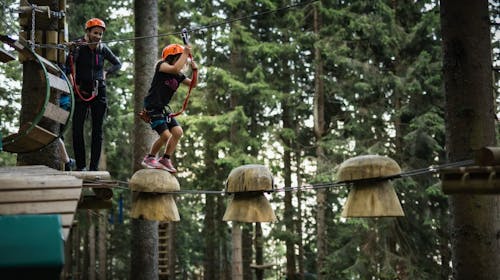 Wellness hotel Montis - Obiteljski jesenski paket s punim pansionom i pustolovnim doživljajem – Posebna akcija, Mozirje, Slovenija - 349 EUR - 2x noćenje u dvokrevetnoj Superior sobi za 2 osobe (1. dijete do 5,99 godina i 2. dijete do 14,99 godina besplatno), Puni pansion