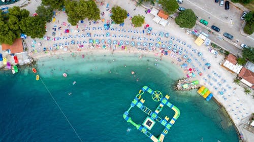 Hotel Omorika - Obiteljsko ljeto uz more u Crikvenici, Crikvenica, Hrvatska - 985 EUR - 3x noćenje u Superior dvokrevetnoj sobi s balkonom na morskoj strani i 2 dodatna kreveta za 2 osobe (2 djece do 11,99 godina besplatno), Polupansion