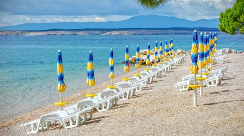 Hotel Omorika - Obiteljsko ljeto uz more u Crikvenici, Crikvenica, Hrvatska - 895 EUR - 3x noćenje u Superior dvokrevetnoj sobi s balkonom na morskoj strani i 2 dodatna kreveta za 2 osobe (2 djece do 11,99 godina besplatno), Polupansion