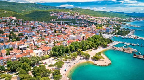 Hotel Omorika - Obiteljsko ljeto uz more u Crikvenici, Crikvenica, Hrvatska - 2.085 EUR - 7x noćenje u Superior dvokrevetnoj sobi s balkonom na morskoj strani i 2 dodatna kreveta za 2 osobe (2 djece do 11,99 godina besplatno), Polupansion