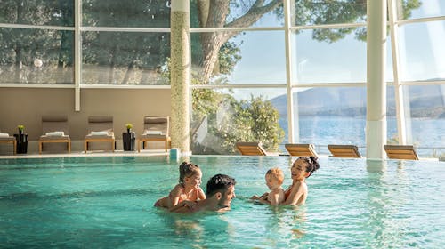 Valamar Sanfior Hotel & Casa - Vrhunski obiteljski odmor u Rapcu, Rabac, Hrvatska - 357 EUR - 2x noćenje u sobi „Room for 2+1 Seaside“ za 2 osobe (1 dijete do 11,99 godina besplatno), Polupansion s uključenim bezalkoholnim negaziranim pićima iz šankomata tijekom obroka