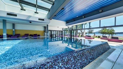 Ilirija Resort - Hotel Adriatic - Ljeto u rujnu s punim pansionom, Biograd na Moru, Hrvatska - 535 EUR - 3x noćenje u dvokrevetnoj Superior sobi za 2 osobe (1 dijete do 12 godina i 1 dijete do 7 godina besplatno), Puni pansion