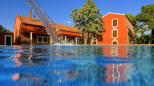 Ilirija Resort - Hotel Villa Donat - Rujansko ljeto s punim pansionom, Sv. Filip Jakov, Hrvatska - 415 EUR - 3x noćenje u dvokrevetnoj Comfort sobi za 2 osobe (1 dijete do 7 godina i 1 dijete do 12 godina besplatno), Puni pansion
