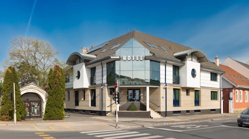 Hotel Kalvaria - Odmor u Mađarskoj s uključenim ulaznicama za zoološki vrt, Győr, Mađarska - 181 EUR - 2x noćenje u objektu s 3 zvjezdice za 2 osobe, Doručak