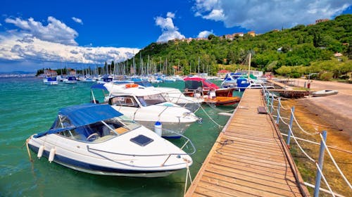 Hoteli Omišalj - Depandansa Marina - Ljeto na Krku, Omišalj, Hrvatska - 283 EUR - 3x noćenje u dvokrevetnoj sobi za 2 osobe (1. dijete do 7,99 godina besplatno), Polupansion (buffet doručak i buffet večera s uključenim bezalkoholnim pićem)