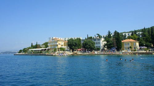 Hoteli Omišalj - Depandansa Marina - Ljeto na Krku, Omišalj, Hrvatska - 472 EUR - 5x noćenje u dvokrevetnoj sobi za 2 osobe (1. dijete do 7,99 godina besplatno), Polupansion (buffet doručak i buffet večera s uključenim bezalkoholnim pićem)