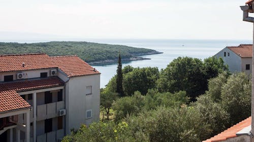 Apartmani Unija - Ljeto u Dugoj Uvali, Krnica, Hrvatska - 492 EUR - 7x noćenje u apartmanu za 4 osobe, Klima